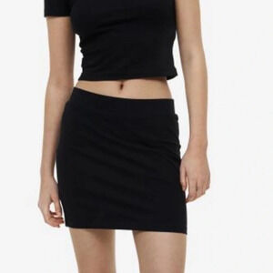 🖤New H&M Basic Everyday Skirt(Several Sizes Available)🖤
